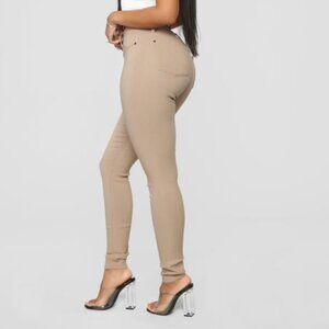 NWT: Fashion Nova Hyperstretch Skinny Pants with 3 Functional Pockets XL-Tan